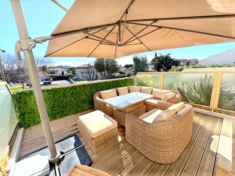 Studio résidence avec piscine parking et cave