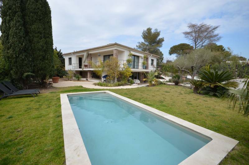 A VENDRE A ST RAPHAEL VILLA 6 PIECES DE 195m² SUR 1200m² DE TERRAIN