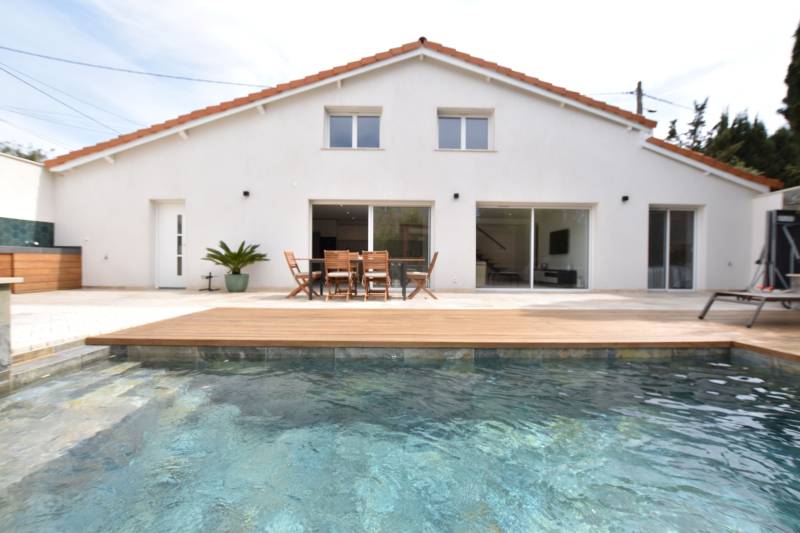 A VENDRE MAISON 4 PIECES ENTIEREMENT RENOVEE AVEC PISCINE