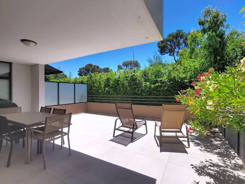 3 pièces 74 m² A VENDRE A SAINT-RAPHAEL APPARTEMENT 3 PIECES DE 74m² AVEC TERRASSE DE 42m² ET GARAGE DE 20m²