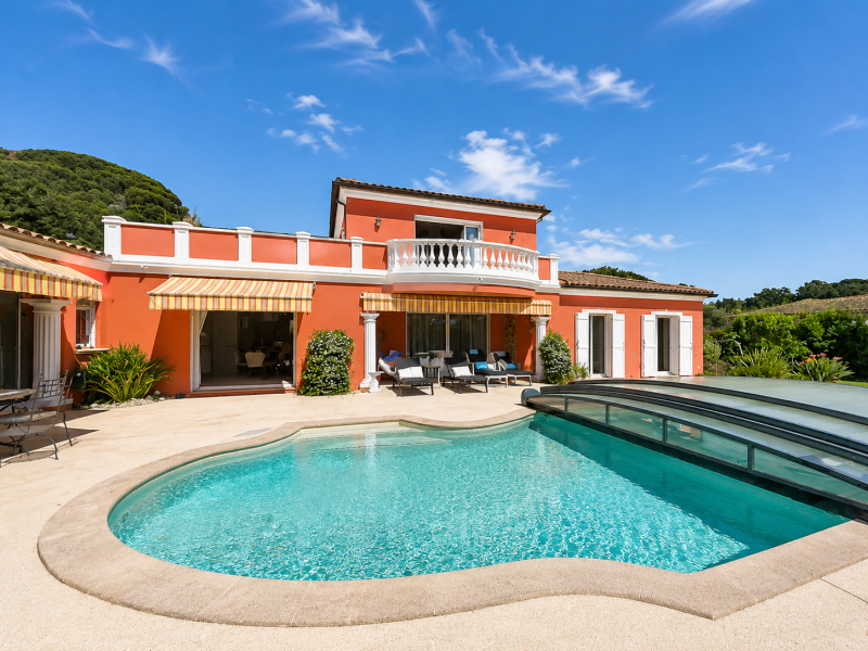 5 pièces 178 m² 1768 m² FREJUS - L'élégance et le confort d'une maison où chaque jour a un goût de vacances