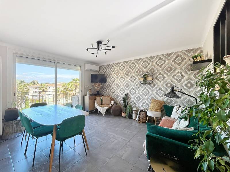 TOUT À PIED - DERNIER ÉTAGE - ASCENSEUR - GARAGE - CAVE