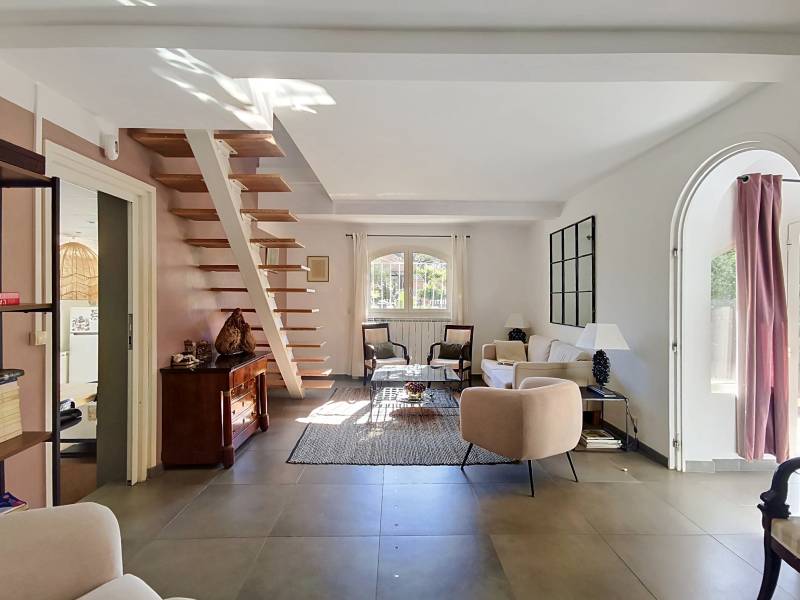 A VENDRE BOULOURIS VILLA 7 PIECES DE 155M² AVEC 5 CHAMBRES SUR 725M² DE TERRAIN