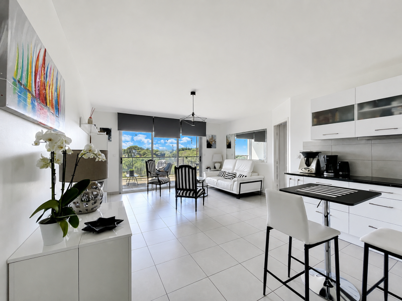Appartement 4 pièces 92 m² dernier étage vue jusqu'à la mer et toit terrasse