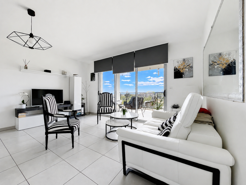 Appartement 4 pièces 92 m² dernier étage vue jusqu'à la mer et toit terrasse
