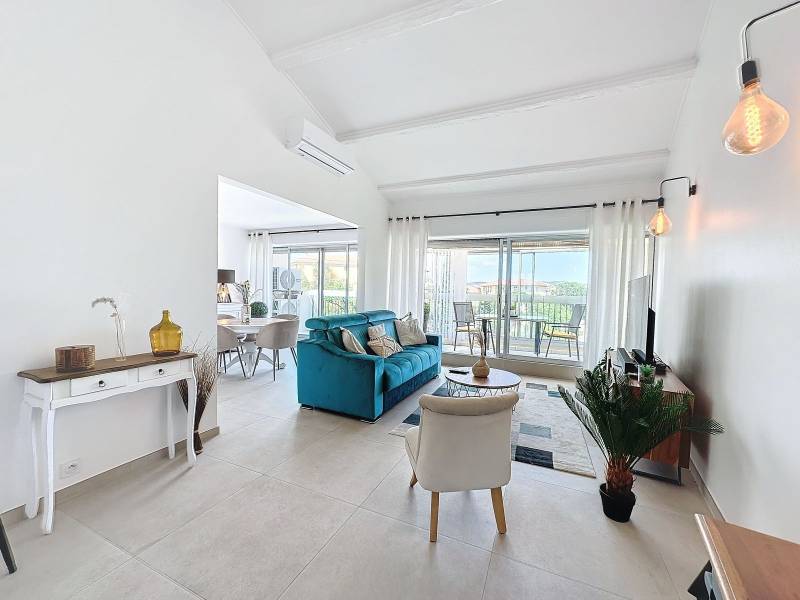 Superbe Appartement Dernier Étage à la Limite de Saint Raphaël