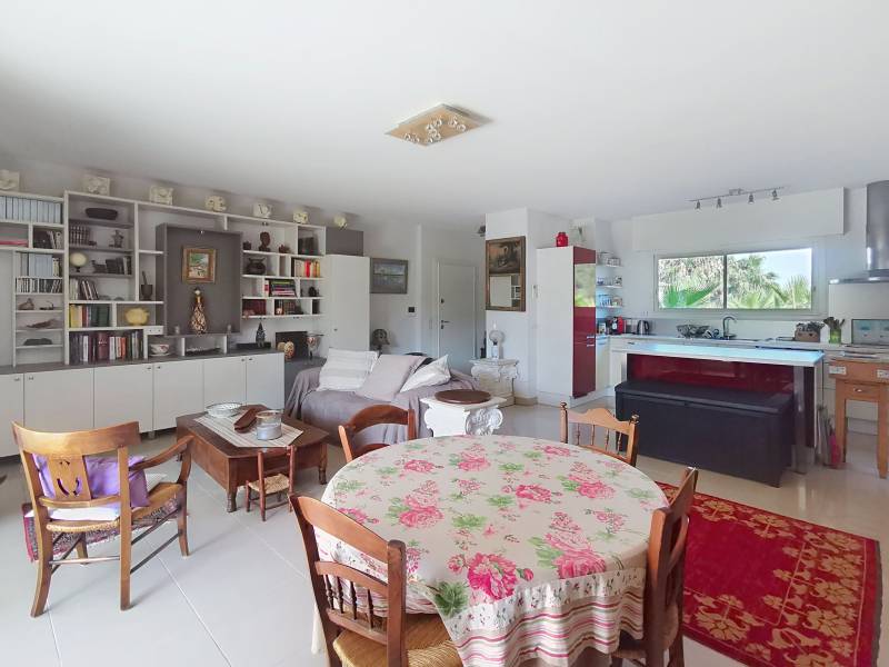 A VENDRE APPARTEMENT 3 PIECES 100m² EN DERNIER ETAGE santa lucia avec 2 garages