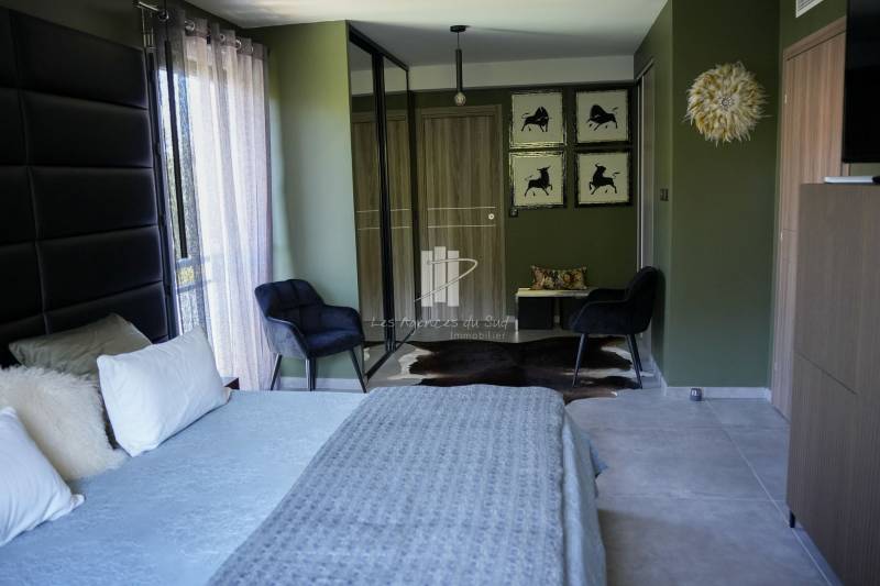 A VENDRE APPARTEMENT TYPE 3 PIECES RENOVATION D'ARCHITECTE A BOULOURIS SANTA LUCIA AVEC SOLARIUM ET SAUNA