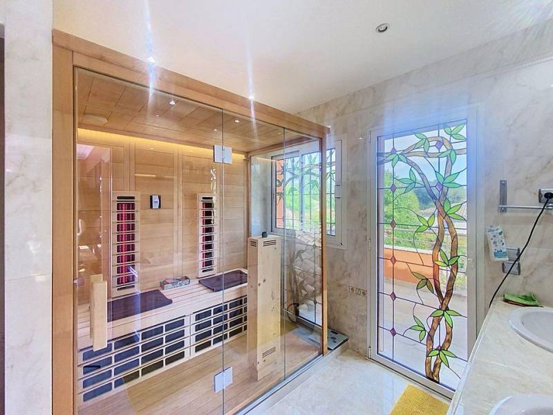 5 pièces 178 m² 1768 m² FREJUS - L'élégance et le confort d'une maison où chaque jour a un goût de vacances