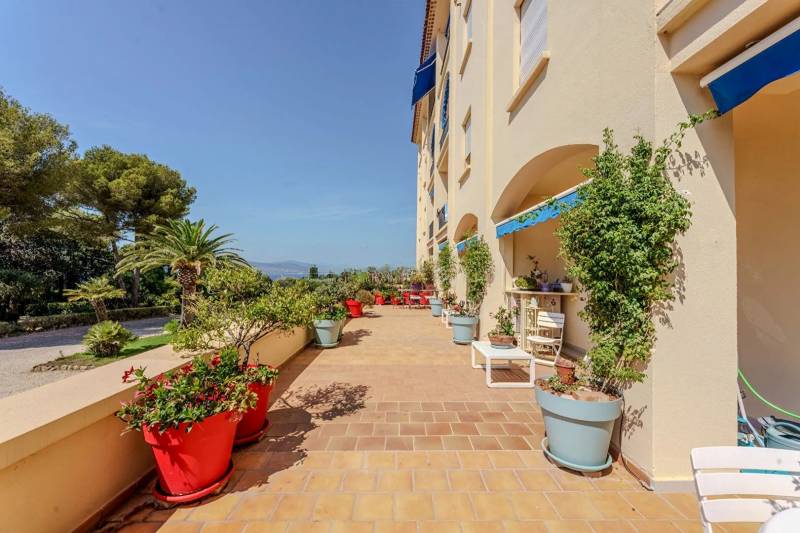 Appartement traversant 124m² 4 pièces terrasse de 85m² à Santa Lucia
