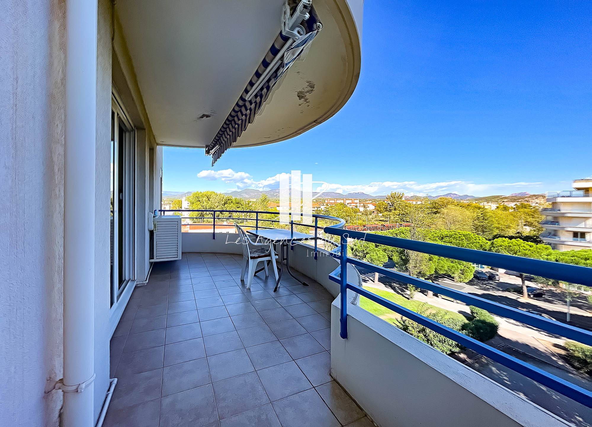 3 PIÈCES 56 M²  A VENDRE APPARTEMENT 3 PIECES AVEC TERRASSE PROCHE COMMERCES ET PLAGES DE FREJUS