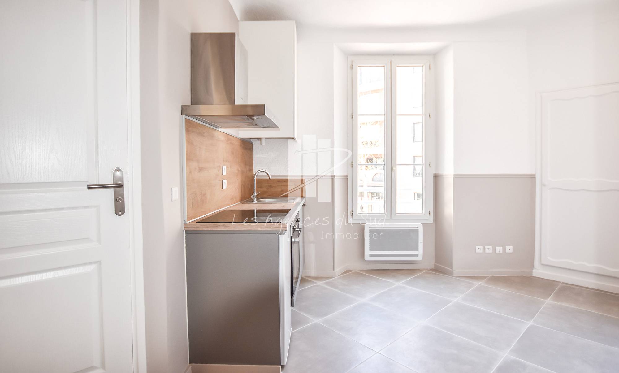 APPARTEMENT 2 PIECES A VENDRE CENTRE-VILLE DE SAINT-RAPHAEL PROCHE BORD DE MER