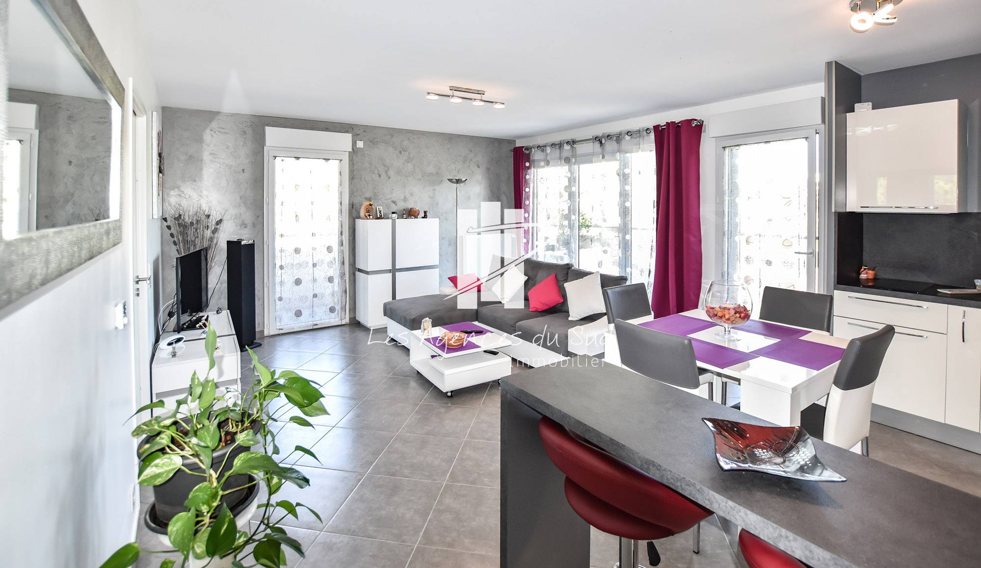 VENDU - APPARTEMENT 2 PIECES AVEC TERRASSE A VENDRE A ST RAPHAEL PROCHE ECOLE ET COMMERCES