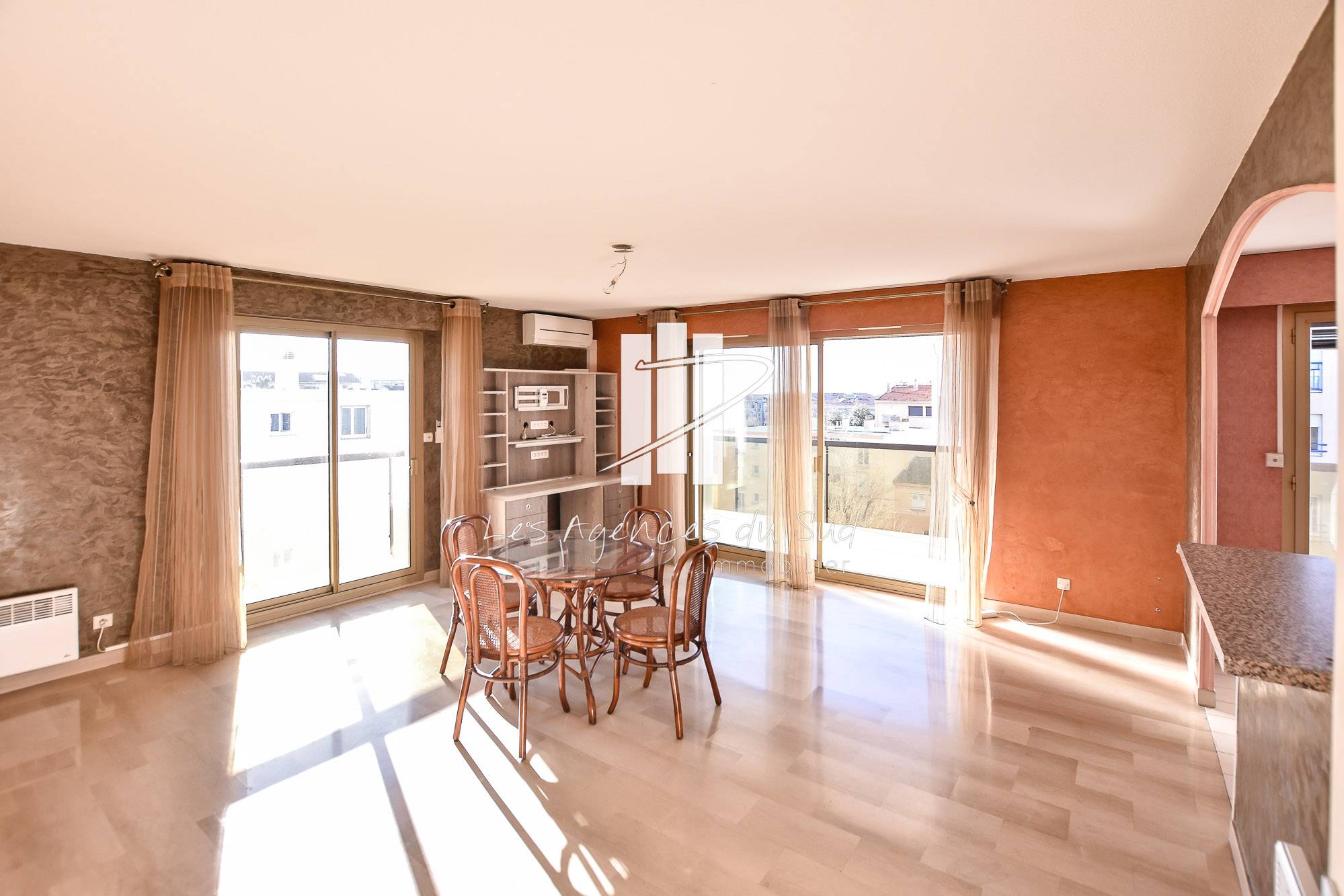 VENDU - APPARTEMENT 3 PIECES AVEC TERRASSE PROCHE COEUR DE VILLE DE ST RAPHAEL