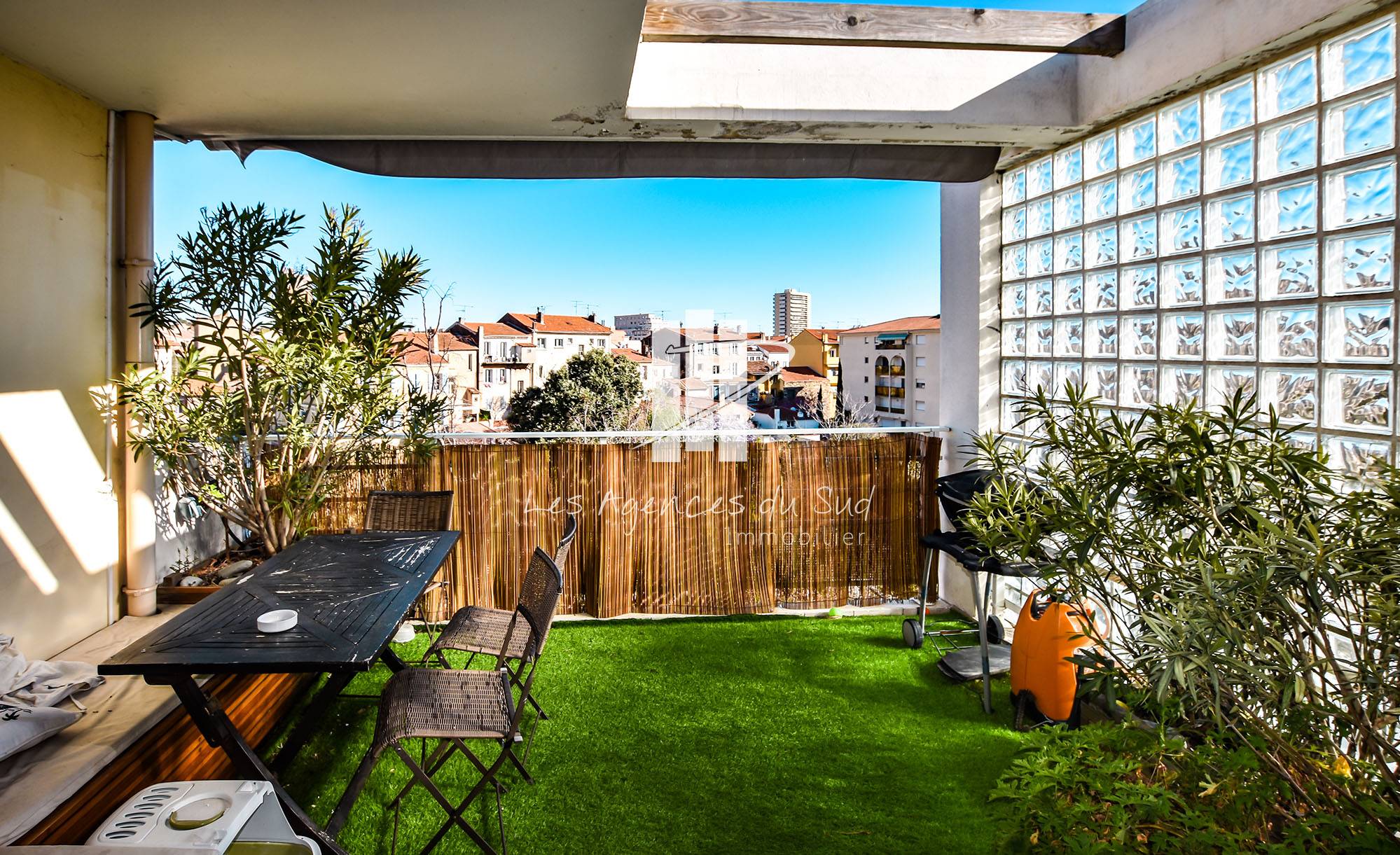 A VENDRE APPARTEMENT AVEC TERRASSE A SAINT RAPHAEL CENTRE VILLE 4 PIECES