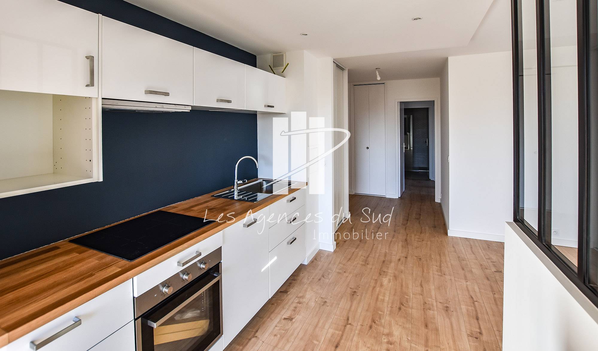 VENDU - APPARTEMENT 3 PIÈCES ENTIÈREMENT RÉNOVÉ AU GOÛT DU JOUR AVEC TERRASSES DANS UNE RÉSIDENCE RECHERCHÉE PROCHE DU CENTRE-VILLE DE SAINT-RAPHAËL