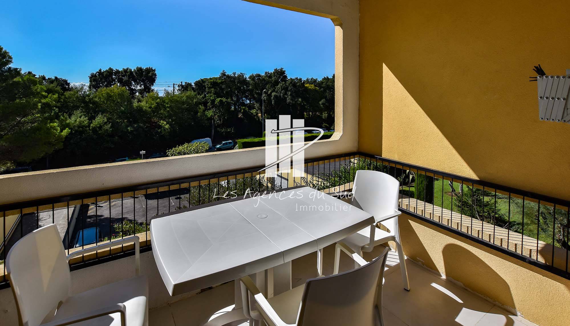 appartement t1 terrasse parking a vendre bord de mer st raphael