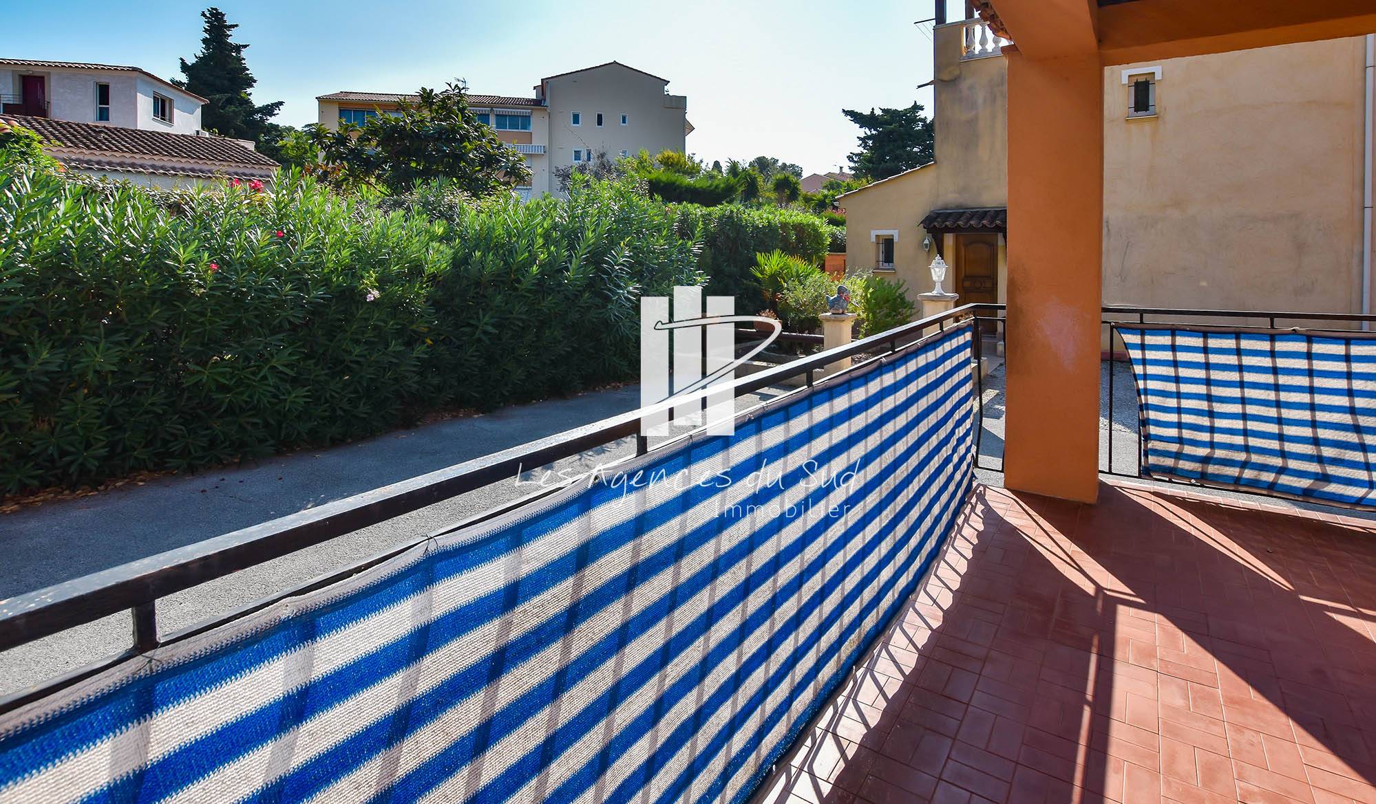 VENDU - 2 PIECES RENOVE AVEC ACCES DIRECT A LA MER EN VENTE A BOULOURIS SAINT RAPHAËL