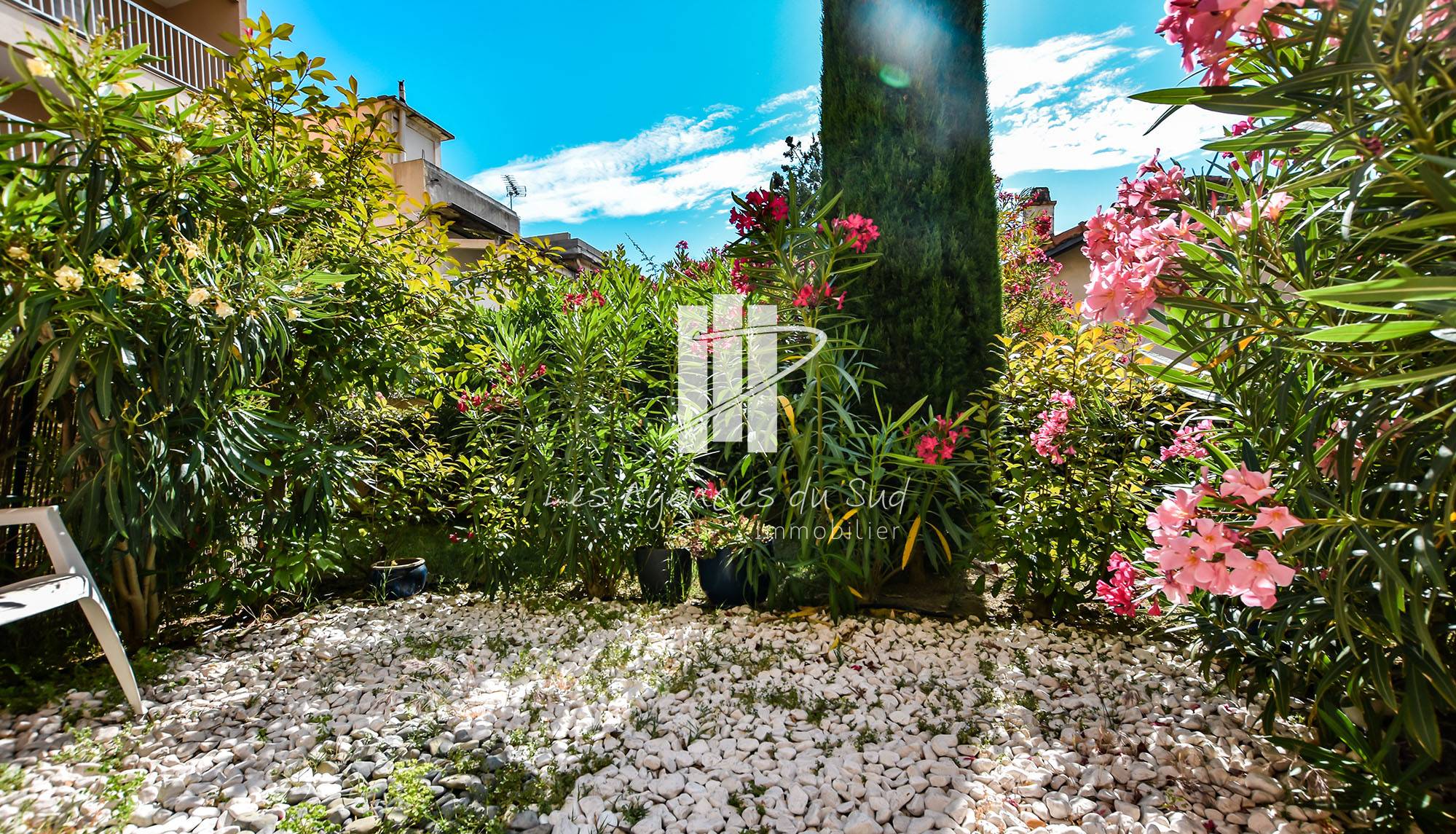 A VENDRE APPARTEMENT T2 BORD DE MER SAINT RAPH FREJUS