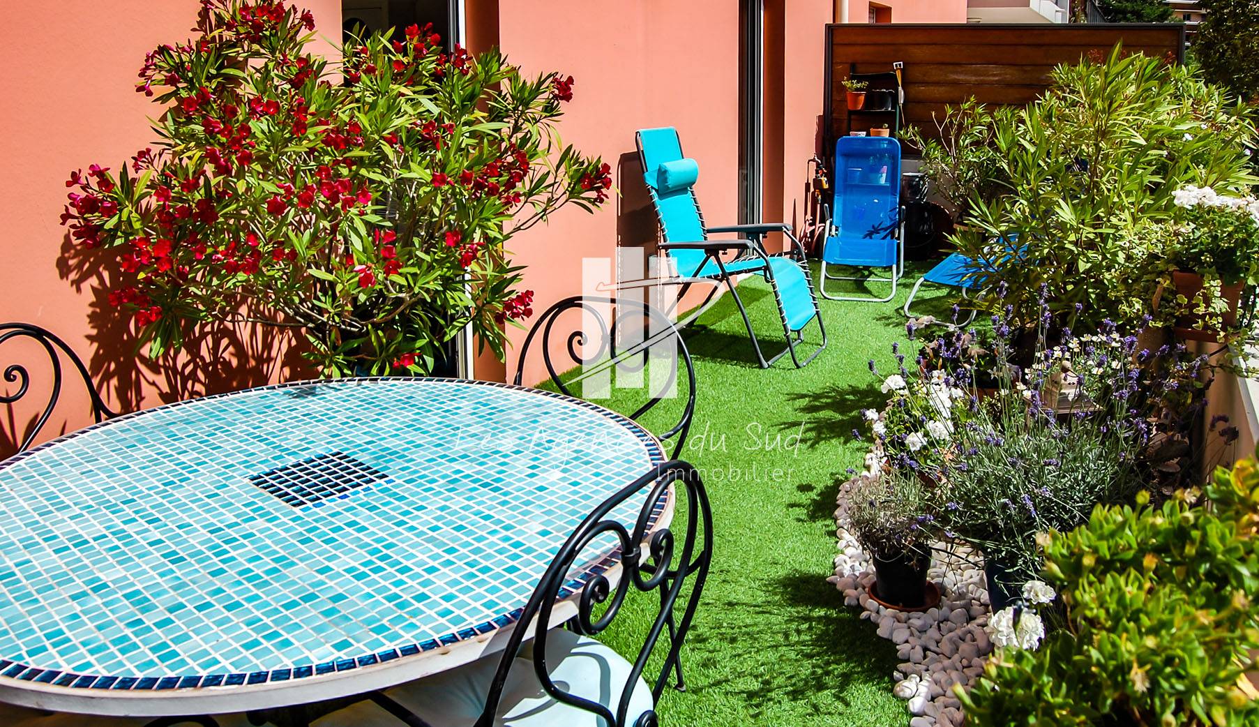 VENDU - APPARTEMENT 3 PIÈCES A SAINT-RAPHAËL A PROXIMITÉ DIRECTE DU CENTRE-VILLE - APPARTEMENT EN ANGLE AVEC DOUBLE TERRASSE