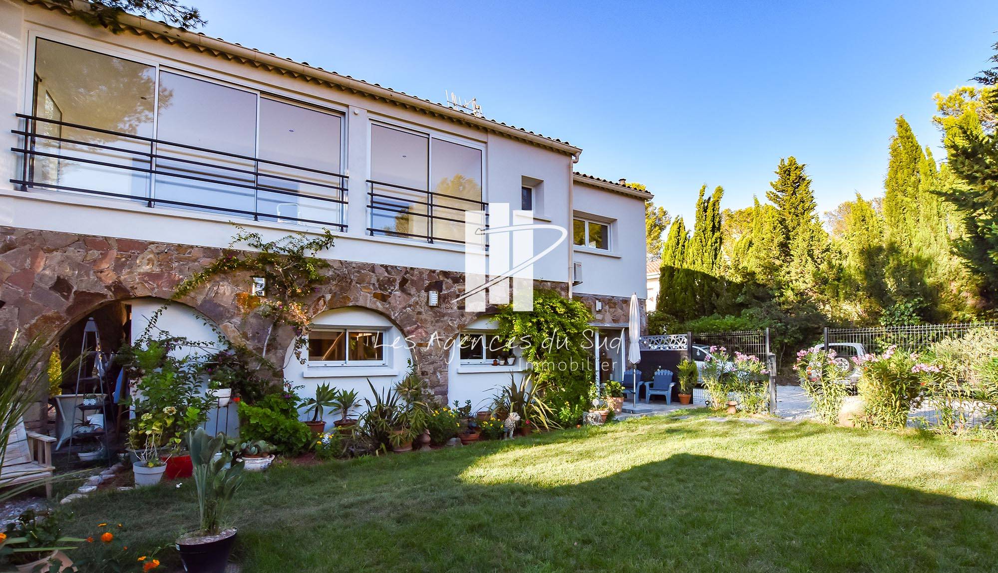 VENDU - APPARTEMENT 4 PIECES EN REZ DE JARDIN A VENDRE PROCHE CENTRE VILLE DE SAINT RAPHAEL