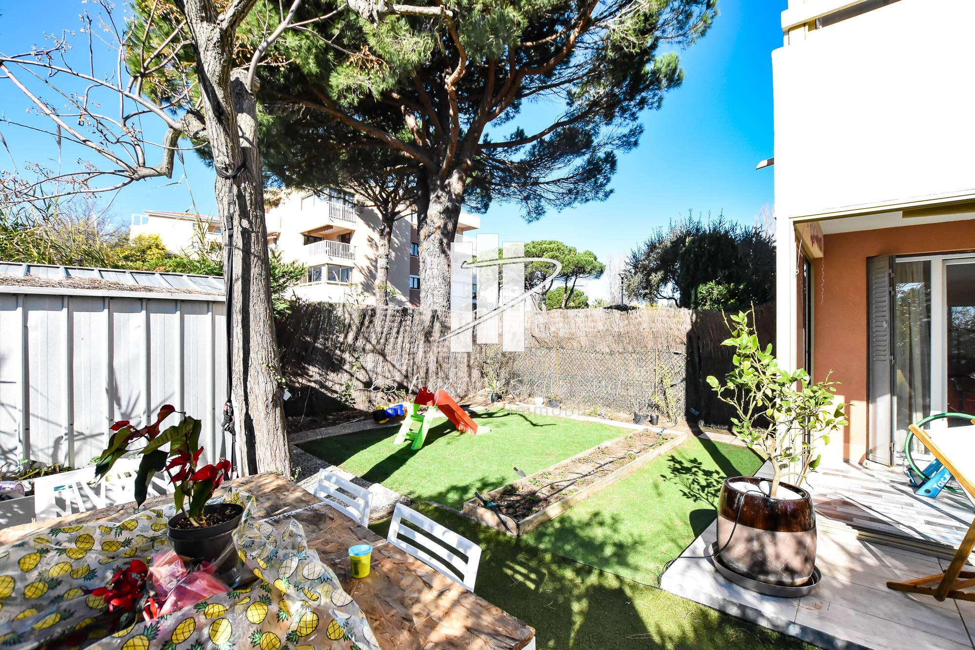 VENDU - REZ-DE-JARDIN 3 PIECES A VENDRE AVEC PARKING PROCHE DES COMMODITES A FREJUS