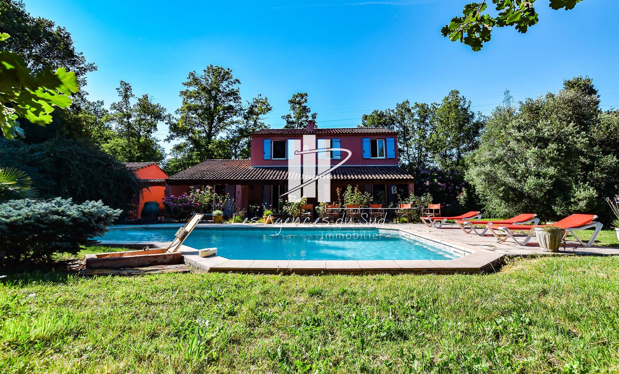 maison avec piscine a vendre a bagnlos en foret