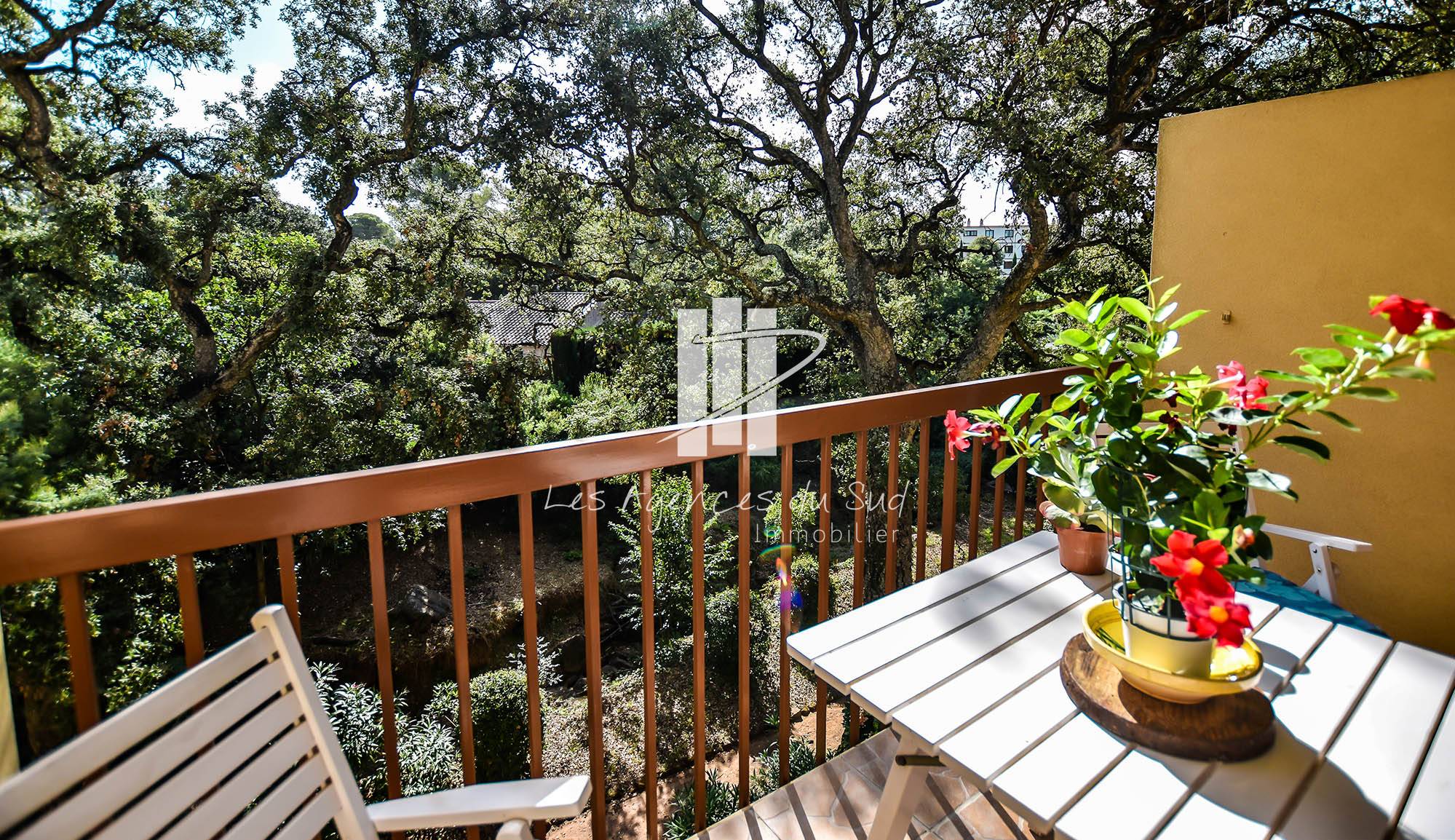 APPARTEMENT T3 A VENDRE AVEC TERRASSE A BOULOURIS ST RAPHAEL