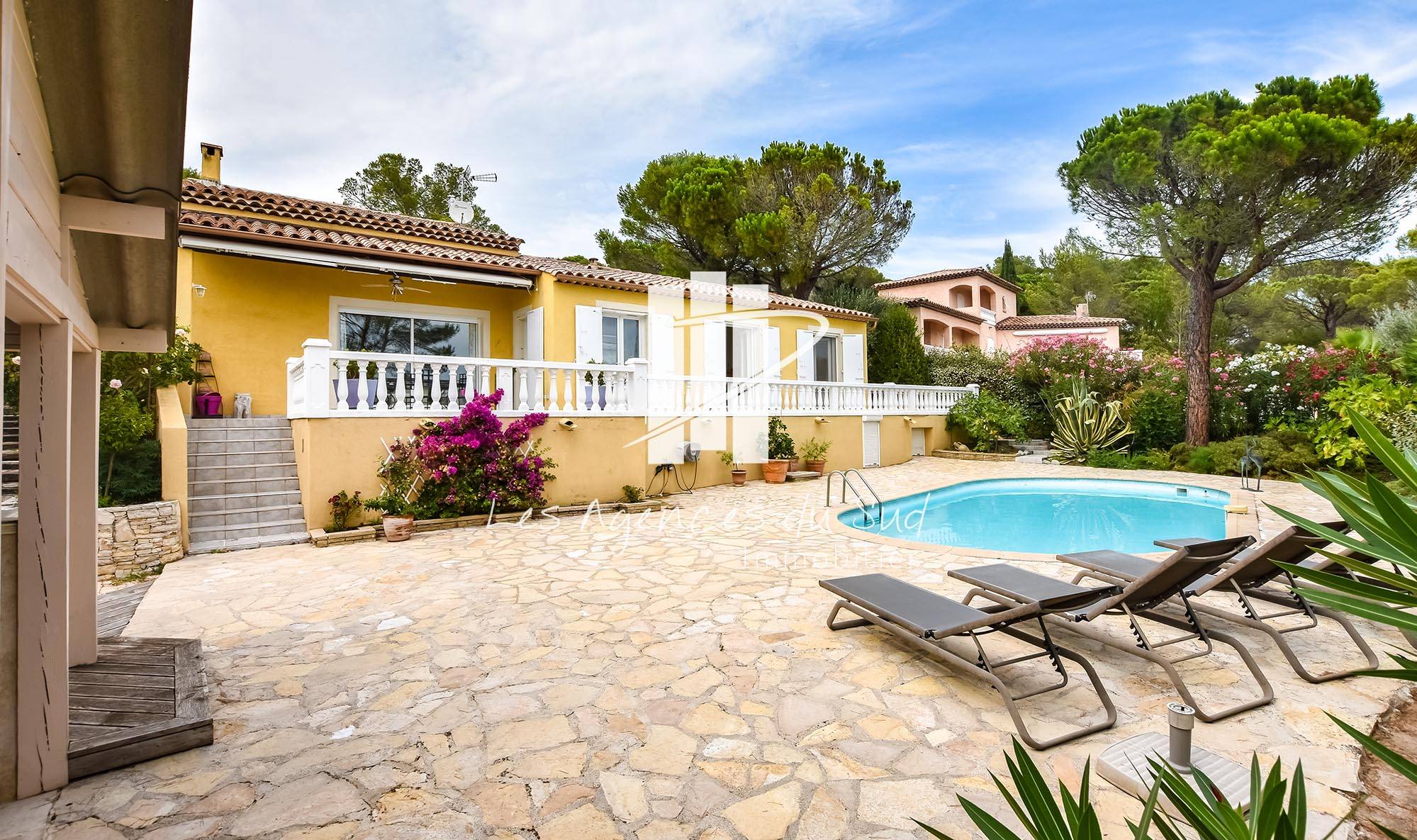 VENDU - VILLA PLAIN-PIED 4 PIECES AVEC PISCINE A VENDRE A SAINT RAPHAEL AU COEUR DES GOLFS DE VALESCURE