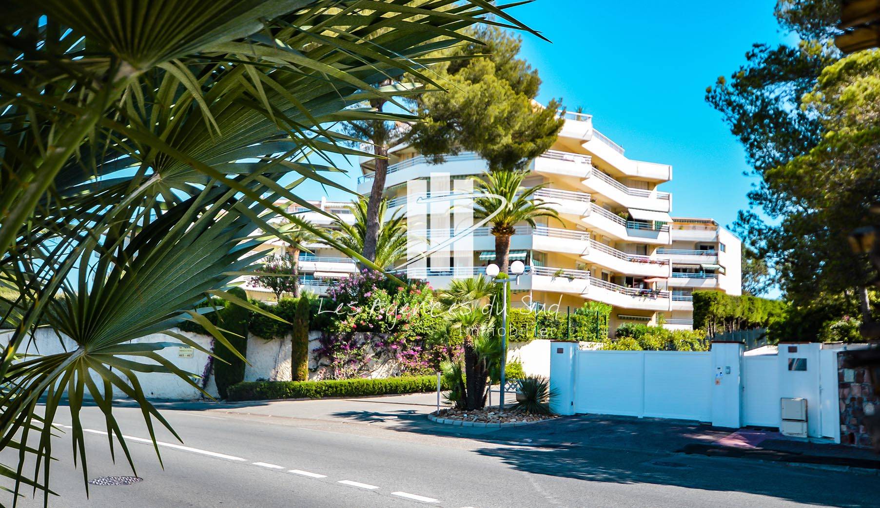 appartement f2 vue mer a vendre a st raphael