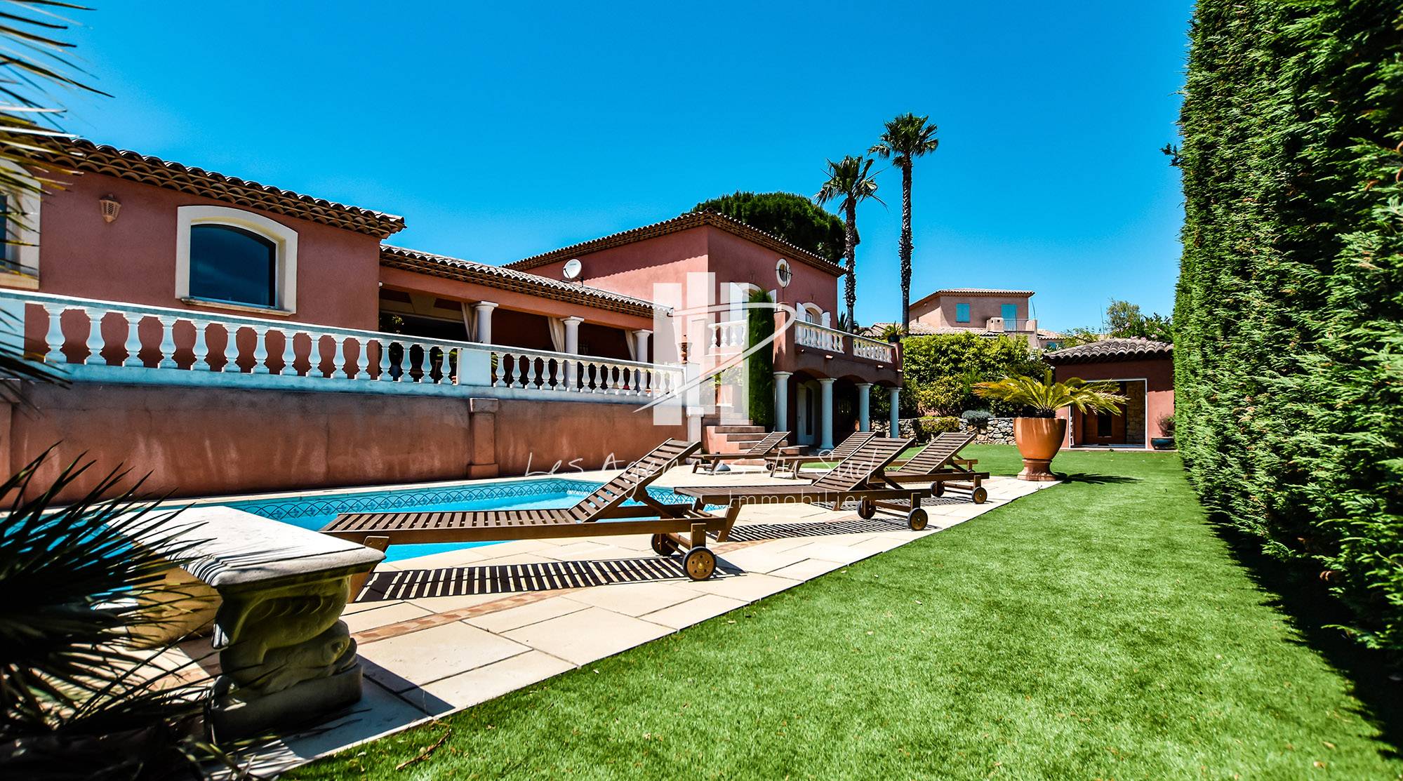 A VENDRE MAISON DE LUXE A SAINTE MAXIME SAINT RAPHAEL ET ALENTOURS BORD DE MER