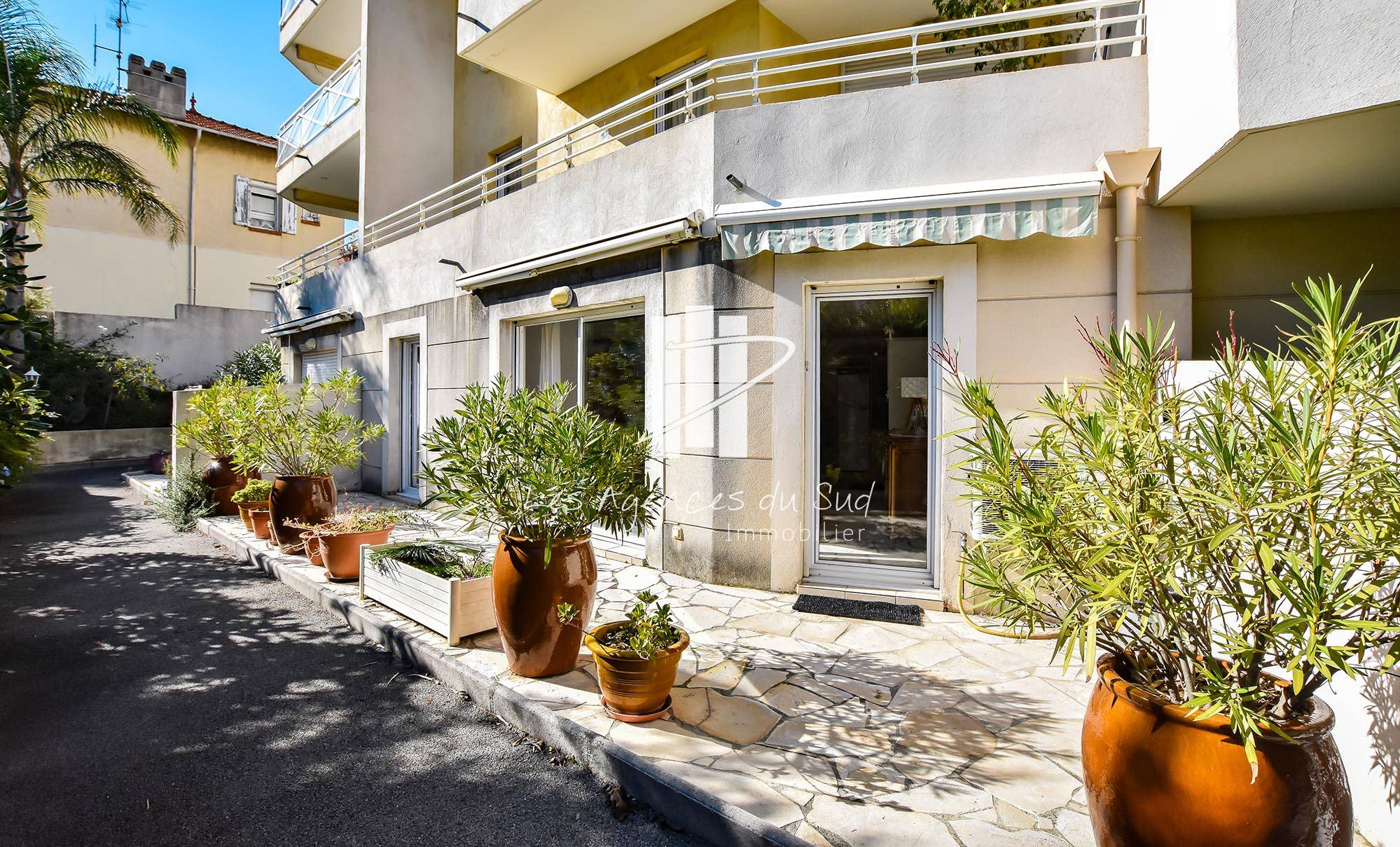 VENDU - APPARTEMENT 2 PIECES PROCHE CENTRE-VILLE A VENDRE A ST RAPHAEL