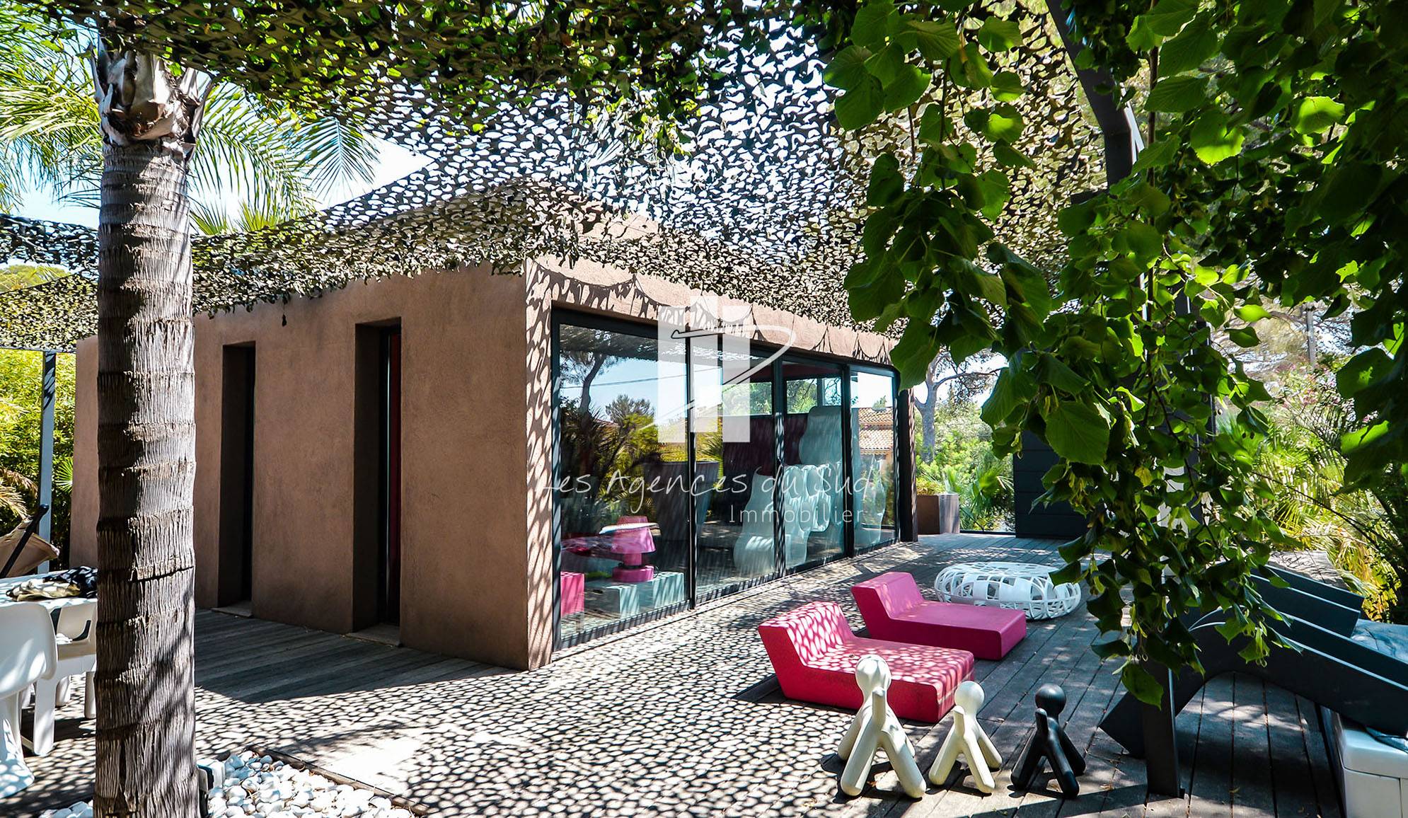 VENDU - 2 LOFTS INDÉPENDANTS DE 50M² A SAINT-RAPHAËL - TRANSFORMATION POSSIBLE EN VILLA 5 PIÈCES AVEC PISCINE