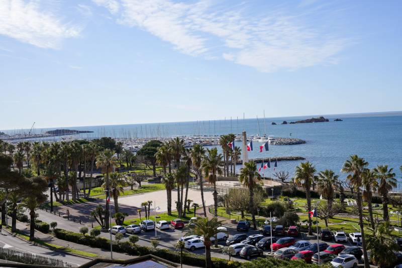 3 PIÈCES 78 M² APPARTEMENT VUE MER EN DERNIER ETAGE PLAGES A PIED