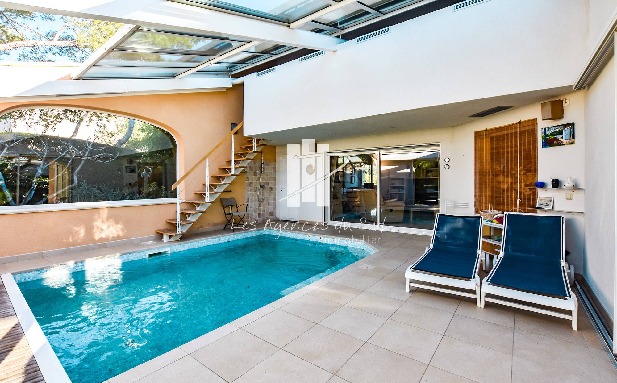 RECHERCHE MAISON AVEC PISCINE ET DEPENDANCE A SAINT-RAPHAËL DANS LE VAR PLAIN PIED 6 PIECES