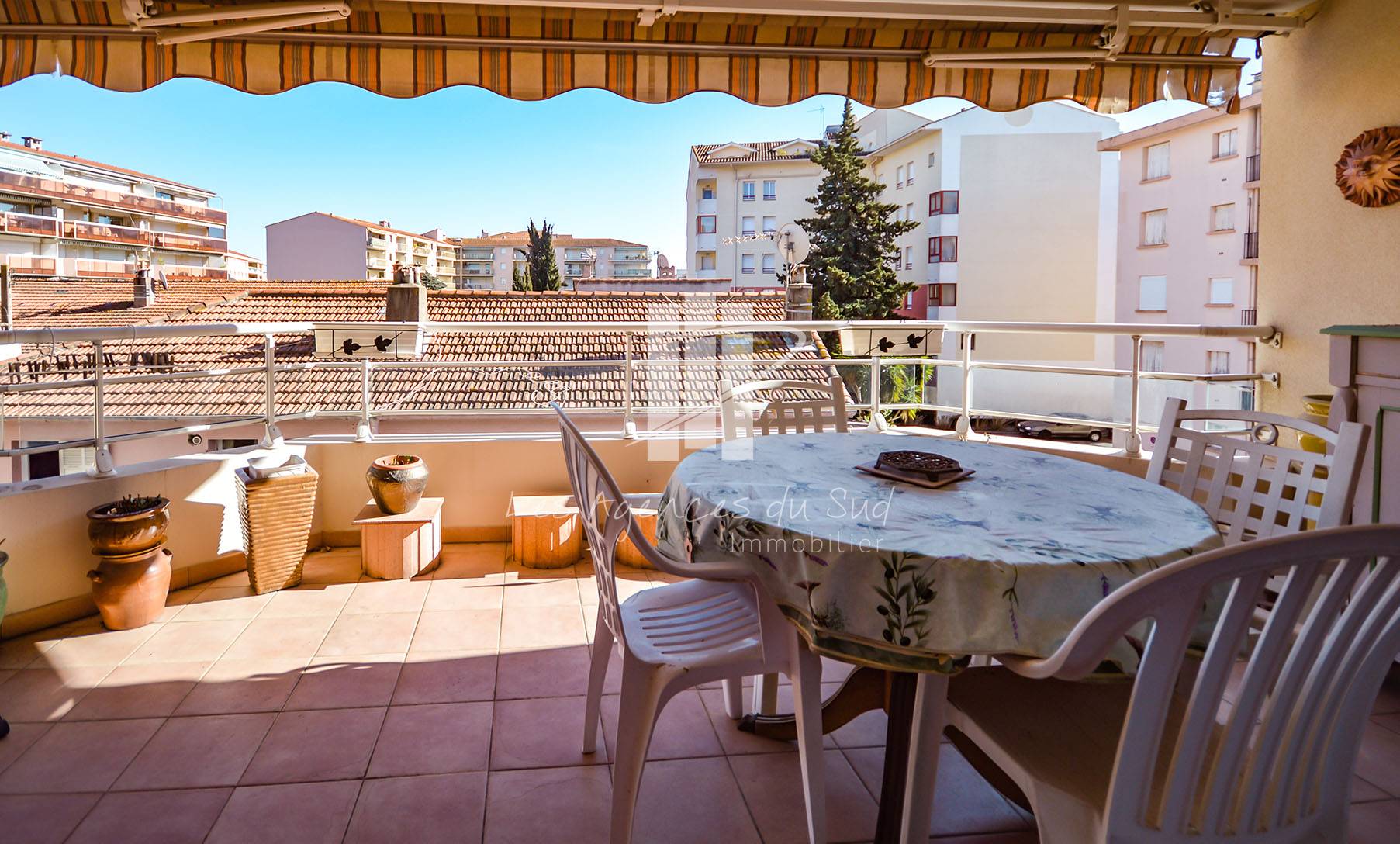 APPARTEMENT A VENDRE A SAINT RAPHAEL CENTRE VILLE 4 PIECES AVEC TERRASSE