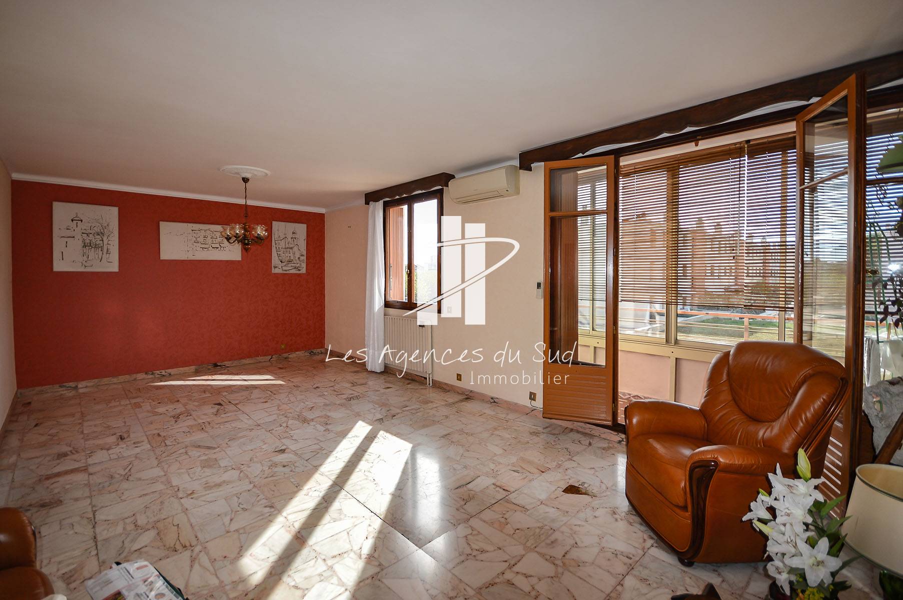 VENDU - APPARTEMENT 3 PIECES A RENOVER PROCHE CENTRE-VILLE ST RAPHAËL