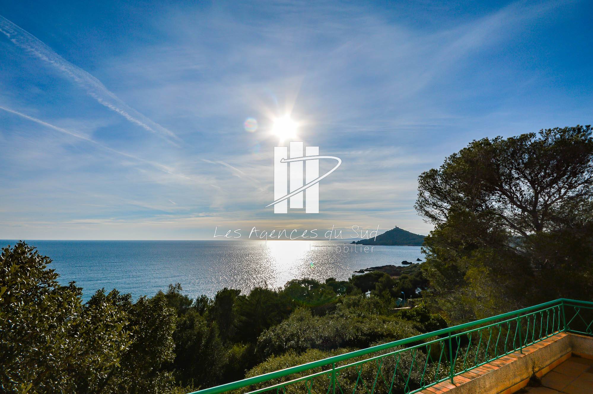 VENDUE - VILLA 5 PIECES AVEC VUE MER PANORAMIQUE A RENOVER A VENDRE A AGAY