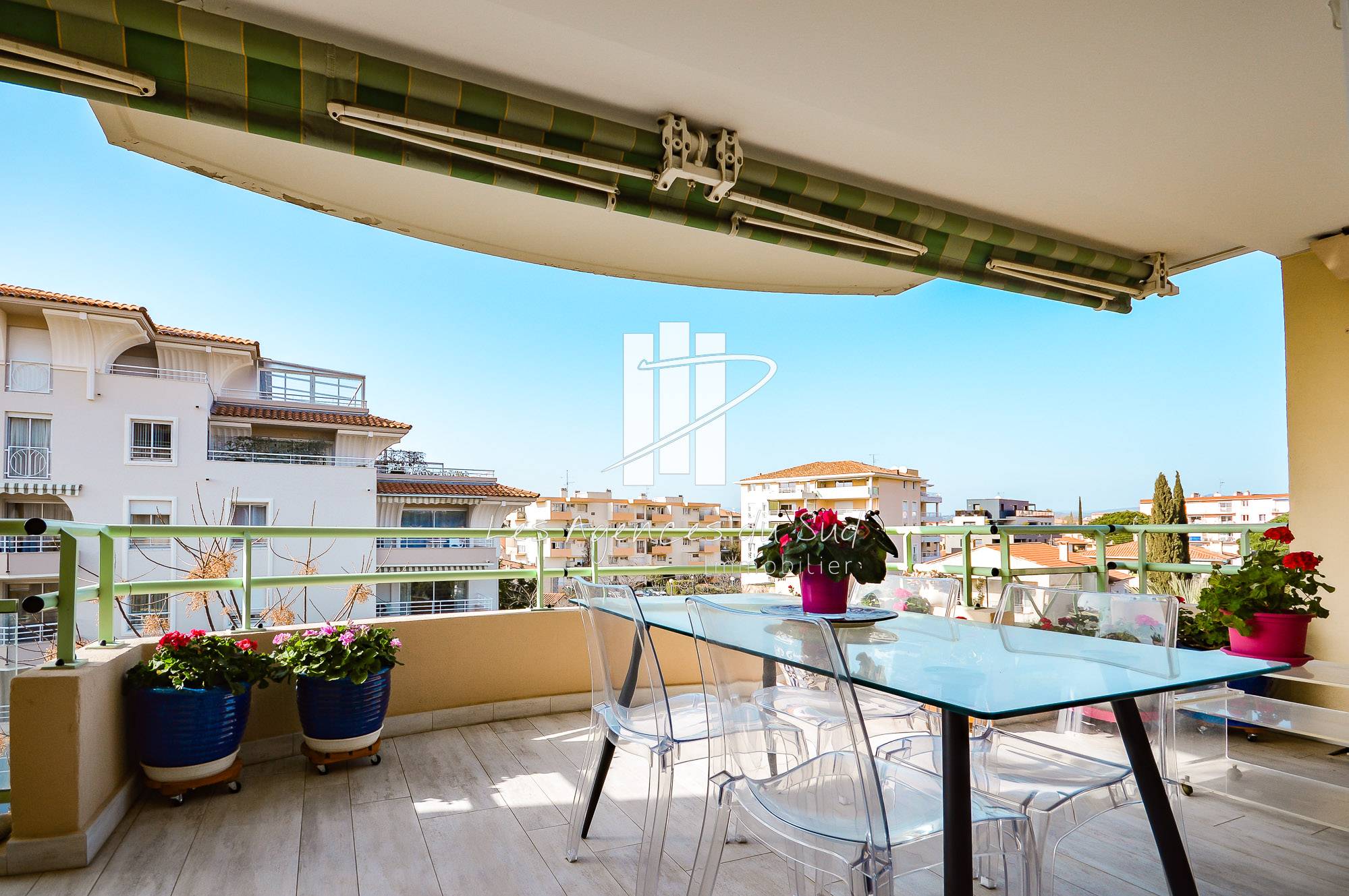 VENDU - APPARTEMENT 3 PIECES AVEC TERRASSE ET GARAGE EN VENDRE EN CENTRE-VILLE DE SAINT-RAPHAËL
