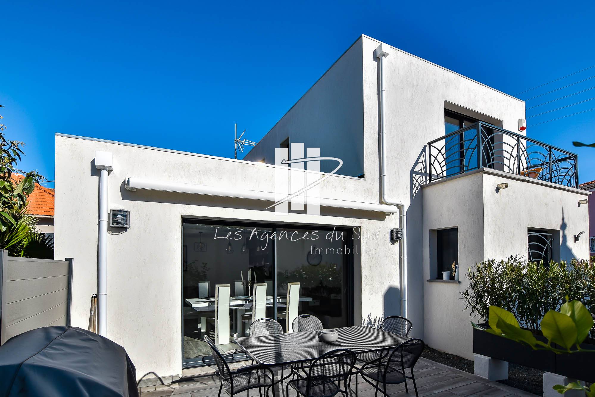 VENDU - A VENDRE VILLA CONTEMPORAINE 4 PIECES PROCHE MER ET COMMERCE A FREJUS PLAGE