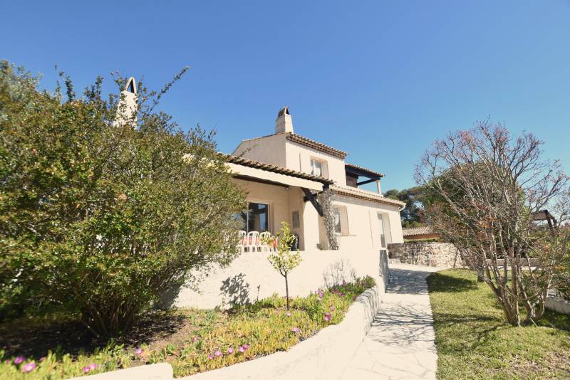 6 PIÈCES 180 M² 924 M² VILLA BOULOURIS