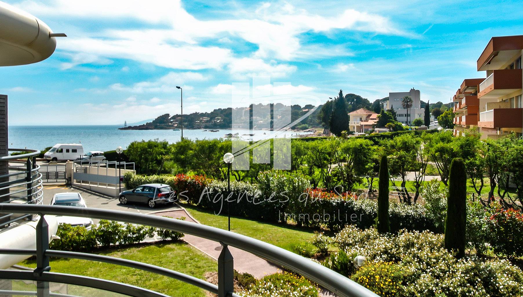 APPARTEMENT 3 PIECES VUE MER A VENDRE A SAINT RAPHAEL