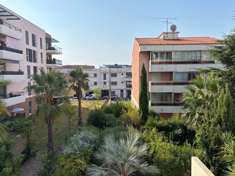 A vendre appartement 3 pièces en étage à FREJUS Plage avec garage