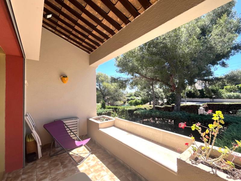 2 pièces 38.85 m² charmant appartement vendu meublé à Boulouris