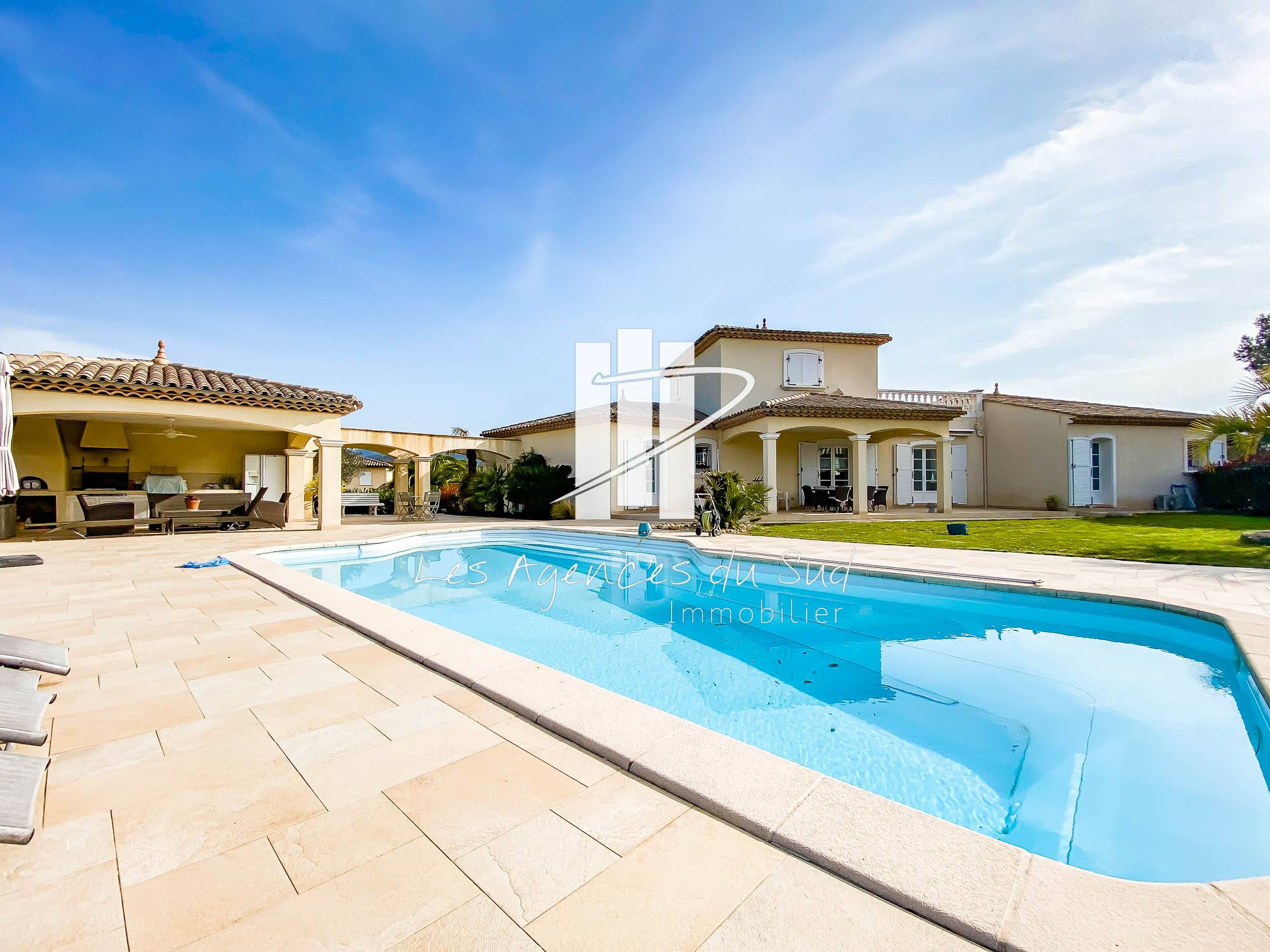 VENDUE - VILLA FAMILIALE DE 7 PIECES AVEC PISCINE A VENDRE A VALESCURE A ST RAPHAEL