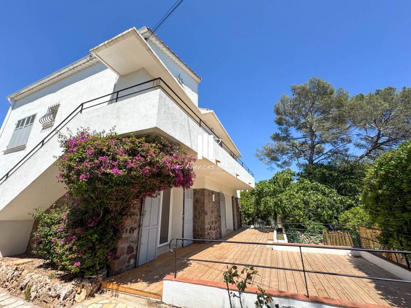 A VENDRE 3 PIÈCES 78 M² HAUT DE VILLA COEUR DE BOULOURIS, T3 AVEC JARDIN ET PARKINGS