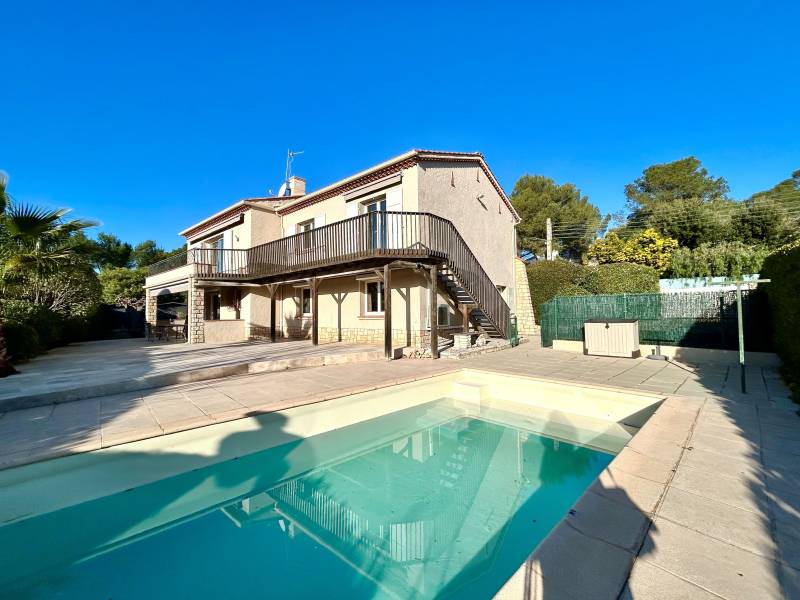 8 pièces 214.79 m² 1060 m² Superbe maison avec piscine - Boulouris