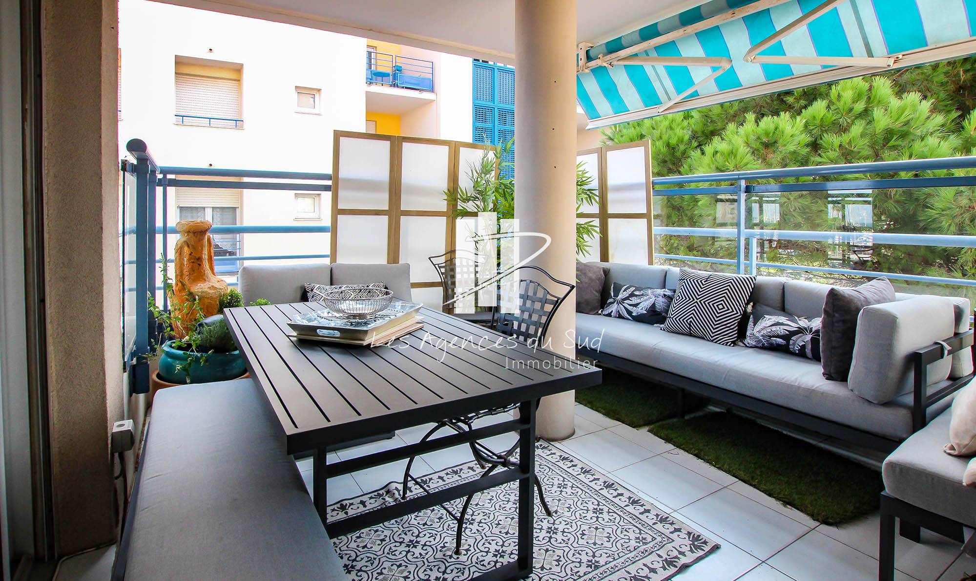 VENDU - VENTE APPARTEMENT 2 PIECES AVEC TERRASSE ET PARKING A PORT-FREJUS