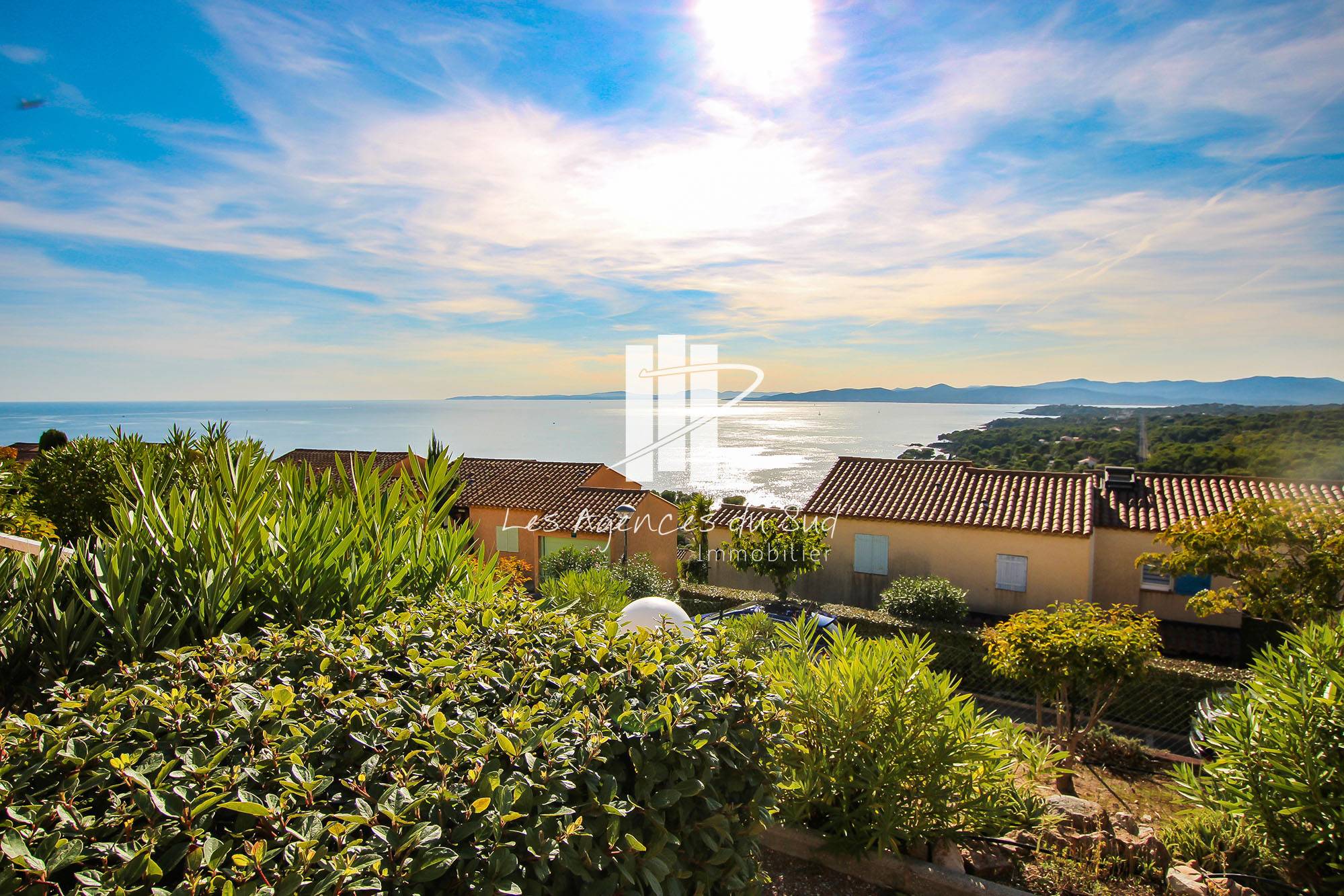 BASTIDON 3 PIECES VUE MER A VENDRE A SAINT RAPHAEL BORD DE MER BOULOURIS