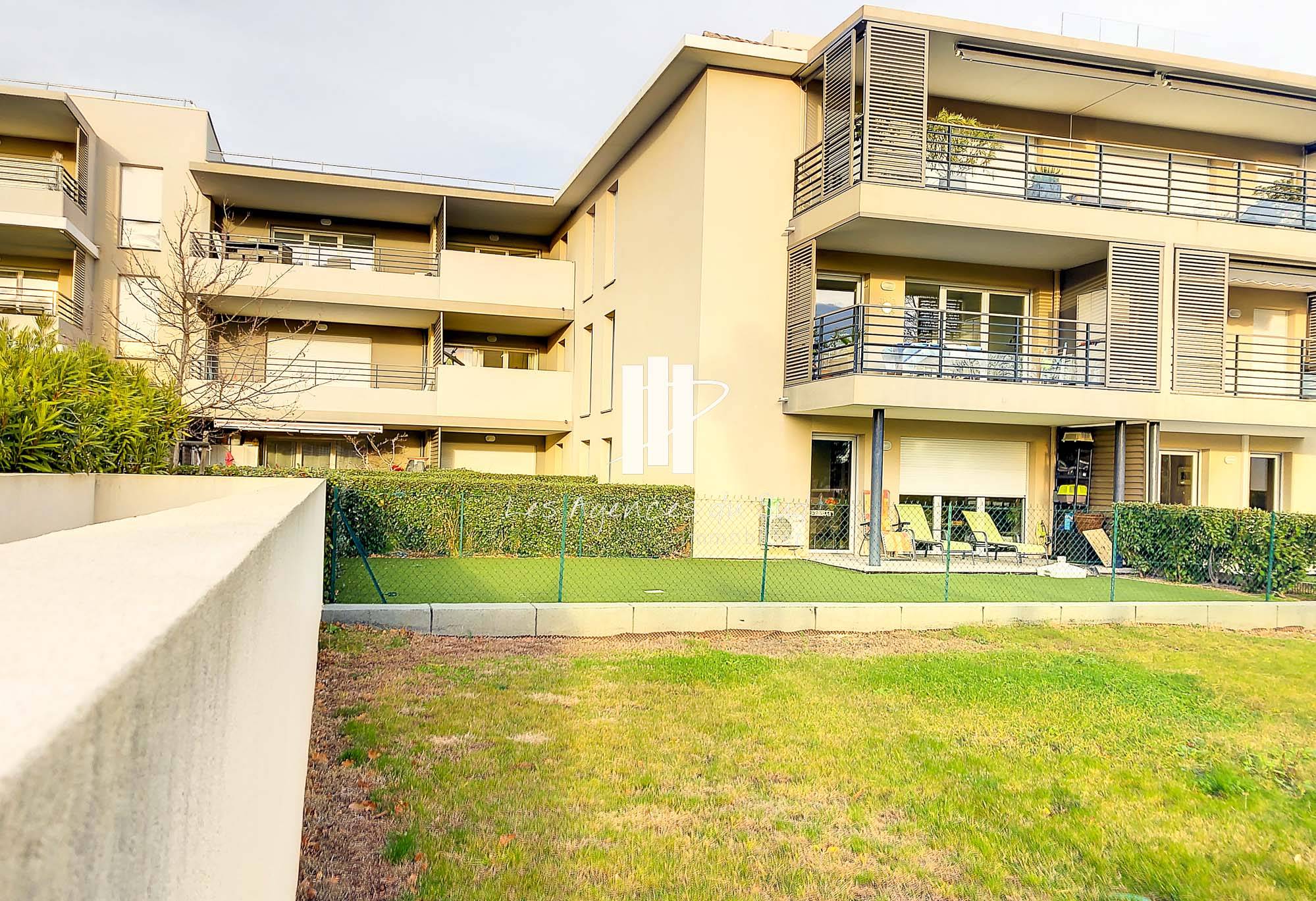 3 pièces situé en rez-de-jardin d'une résidence récente À FRÉJUS